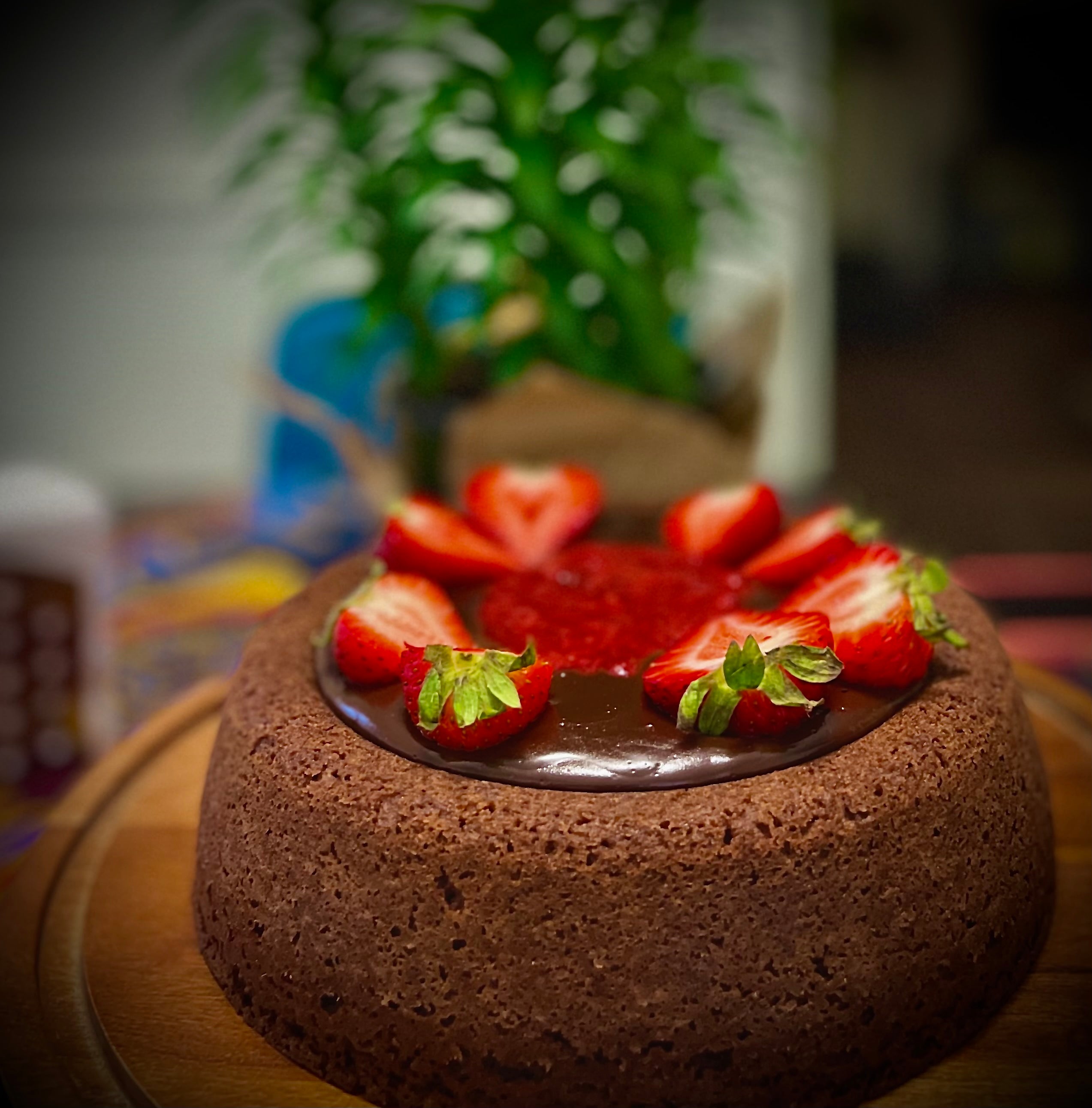 Low carb no sugar strawberry chocolate cake